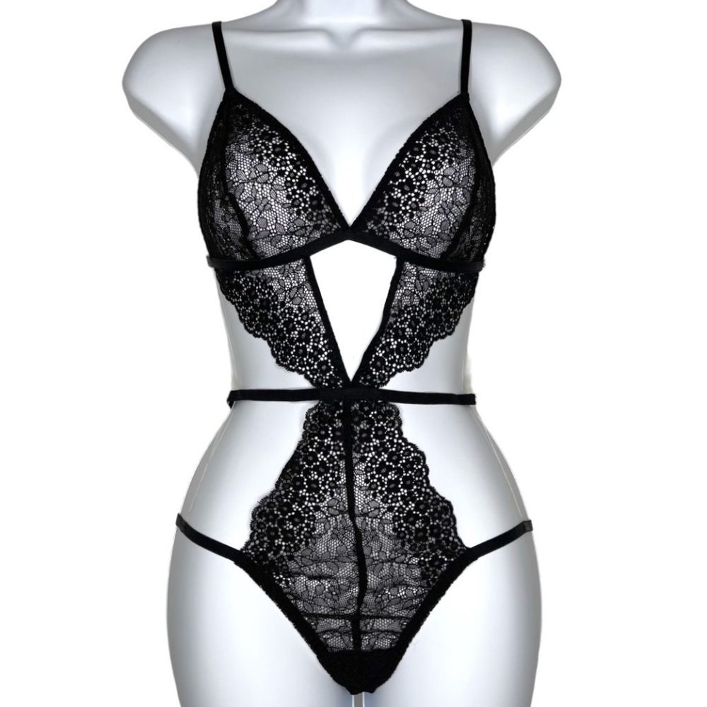 Victoria's Secret Very Sexy Strappy Lace Teddy NWT